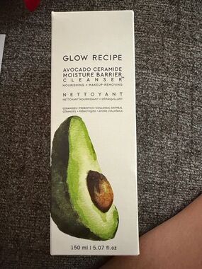 Glow Recipe Avocado Ceramide Moisture Barrier Cleanser - Green, Brown, White